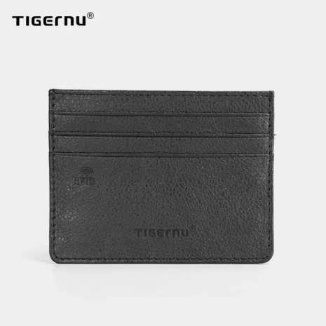 Tigernu T-C001 RFID-kortholder - logo Tigernu T-C001 kortholder med Tigernu-logo og RFID-merking i svart PU-lær