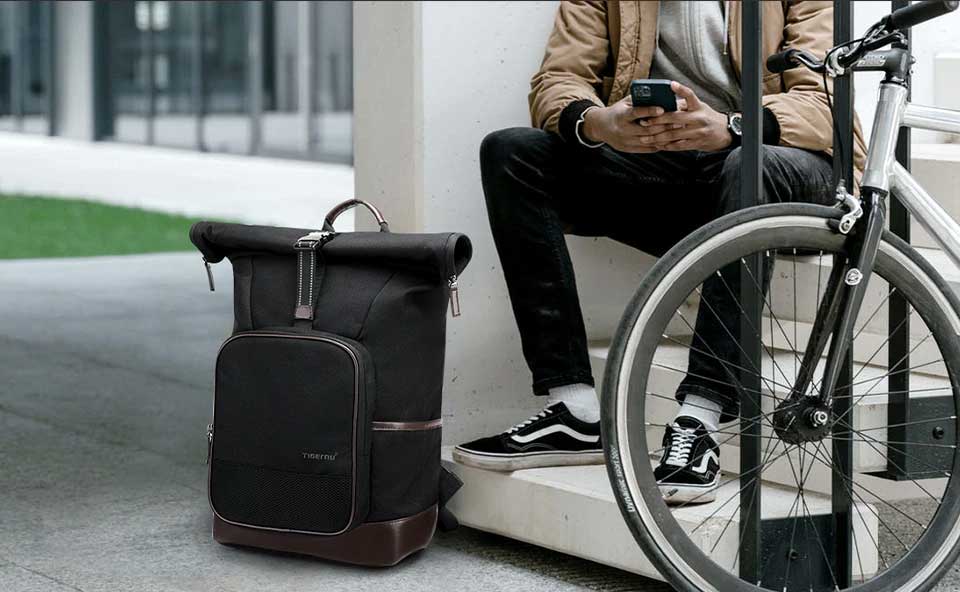 Tigernu T-B9009 roll-top ryggsekk i urban setting