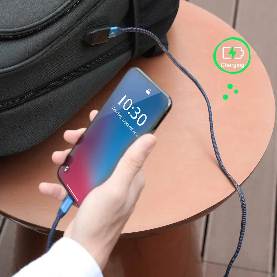 USB-ladeport på Tigernu T-B3893